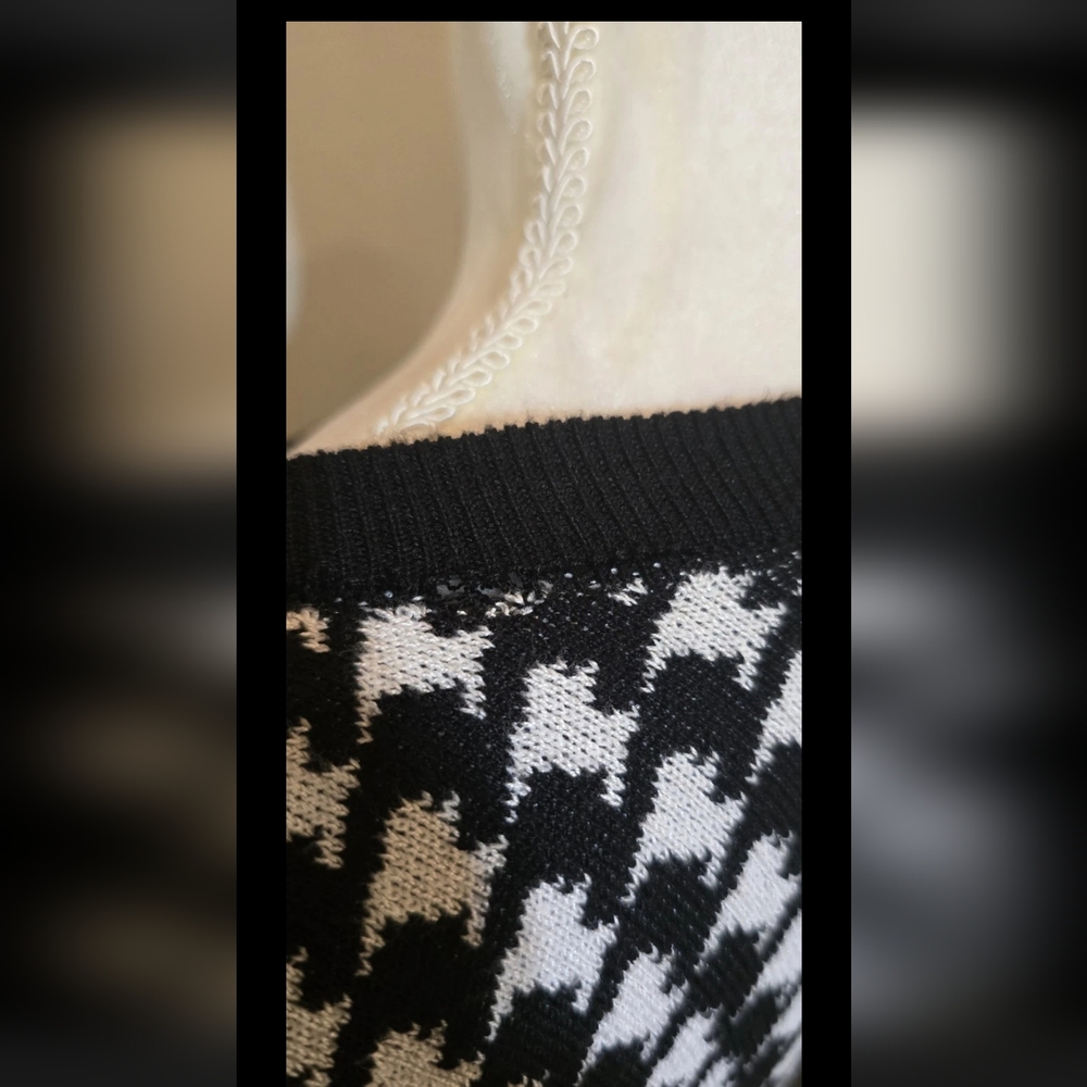 Vintage Carolyn Taylor Houndstooth Sweater Gold Button Shoulder Black White M - Picture 12 of 15